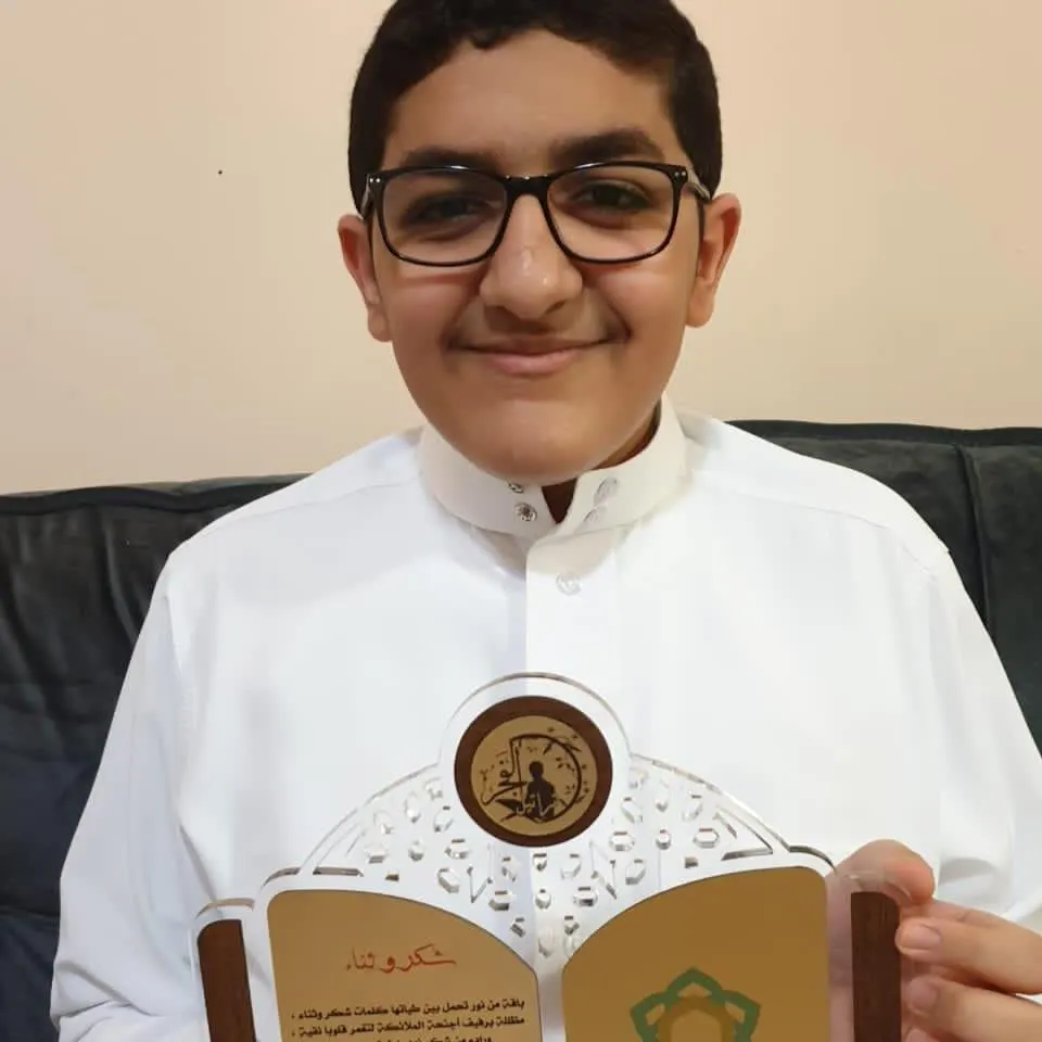 من صفوى.. نظير تألقه في مسابقات القرآن الكريم.. «سجاد المادح» على منصة التكريم