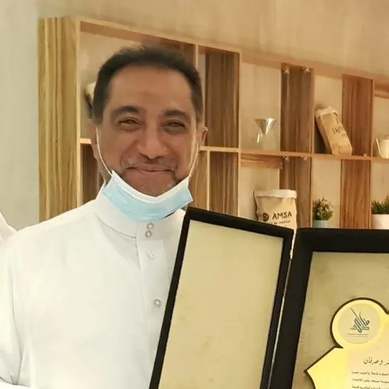 لدعمه فصول الموهوبين.. القطيف المتوسطة تكرم «آل فردان»