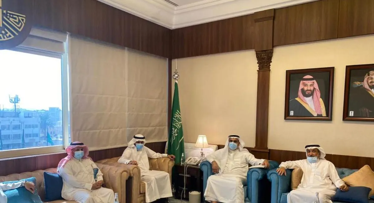 في لقاء جمع بلدي القطيف بالأمين.. طالب بتطوير 22 مخططًا.. وتابع السماح بالدور الثالث وتعويضات الضاحية