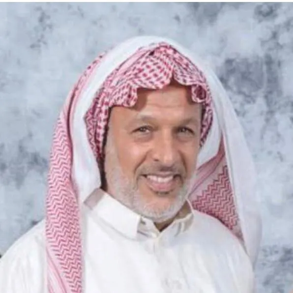 من القطيف.. الحاج علي المخرق حرفيّ بدأ بصنع «القواري» وانتهى بتجديد الصناديق «المبيتة»