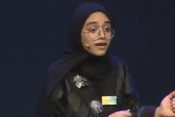 من القطيف.. لتحقيقها لقب قارئ العام.. البلدية تكرّم خديجة آل سالم