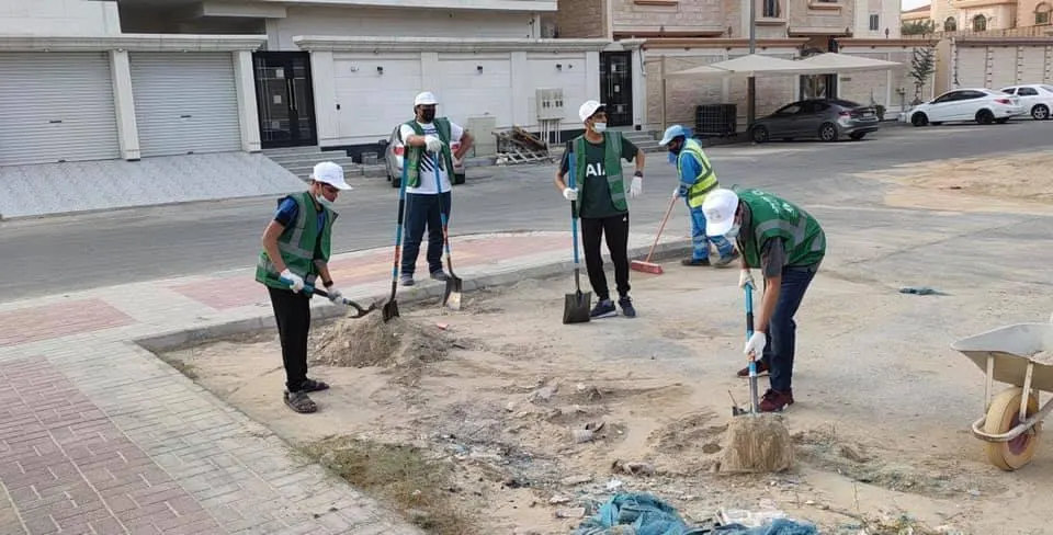 في الأوجام.. بالصور 100 مشارك ينظفون حديقتي البلدة في يوم التطوع