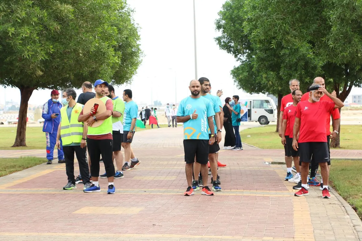 في ثلاثين دقيقة.. «كورنيش المحيسنيات» يزدحم بخطوات 120 مشاركًا