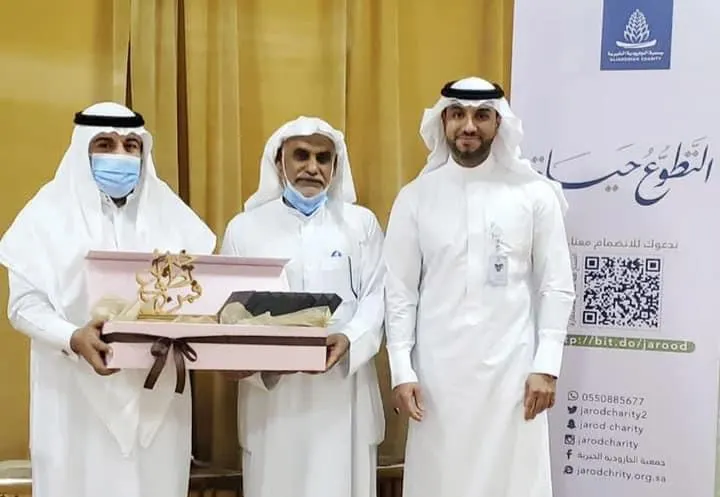 عرفانًا بجهودها.. مركز تنمية القطيف يكرم خيرية الجارودية