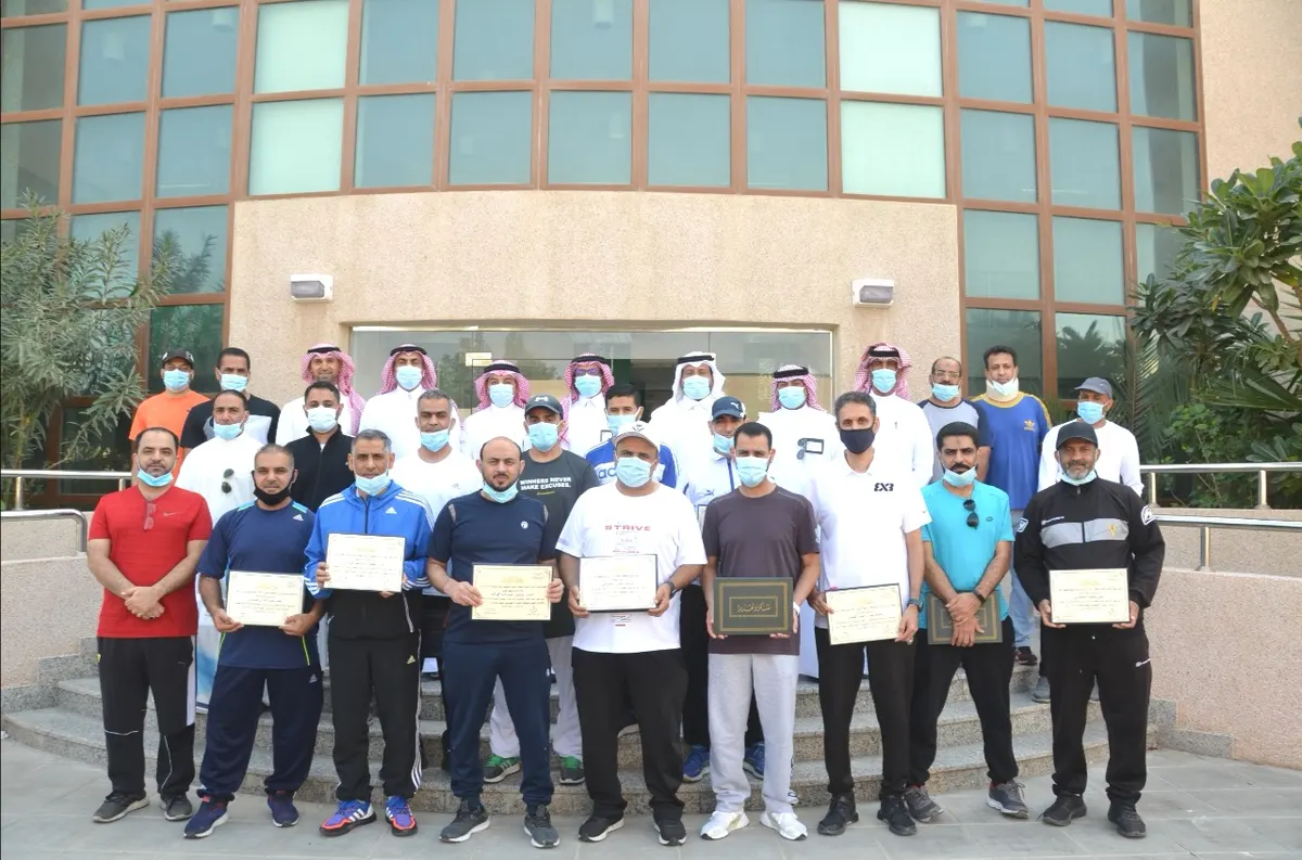 لدعمهم الميدان بالإثراءات العلمية.. مدير تعليم القطيف يكرّم معلمي التربية البدنية