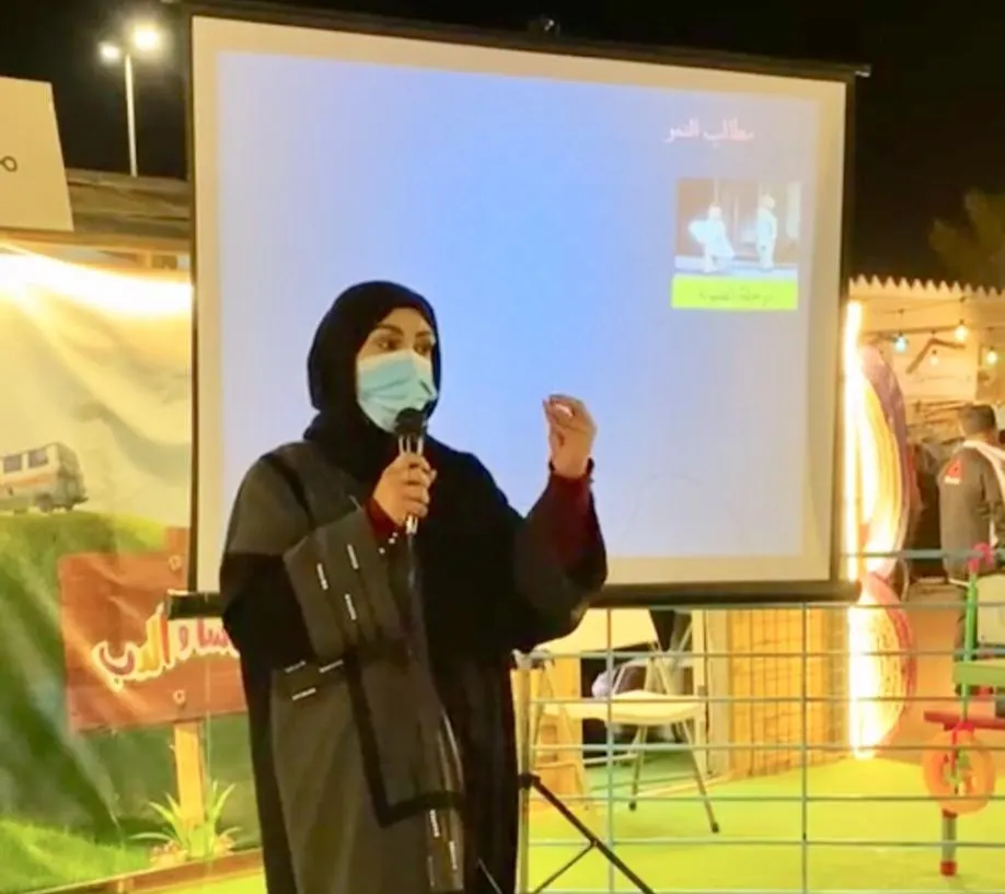 على مسرح القرية الشعبية بالقطيف: الاختصاصية السعيد تصطحب الزوار برحلة إلى التوافق النفسي