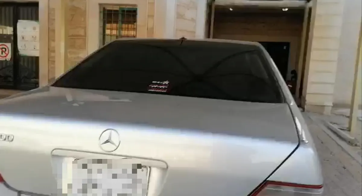 سائقون يتجاهلون النداءات المتكررة.. يصرون على التعدي على مواقف مغتسل القطيف
