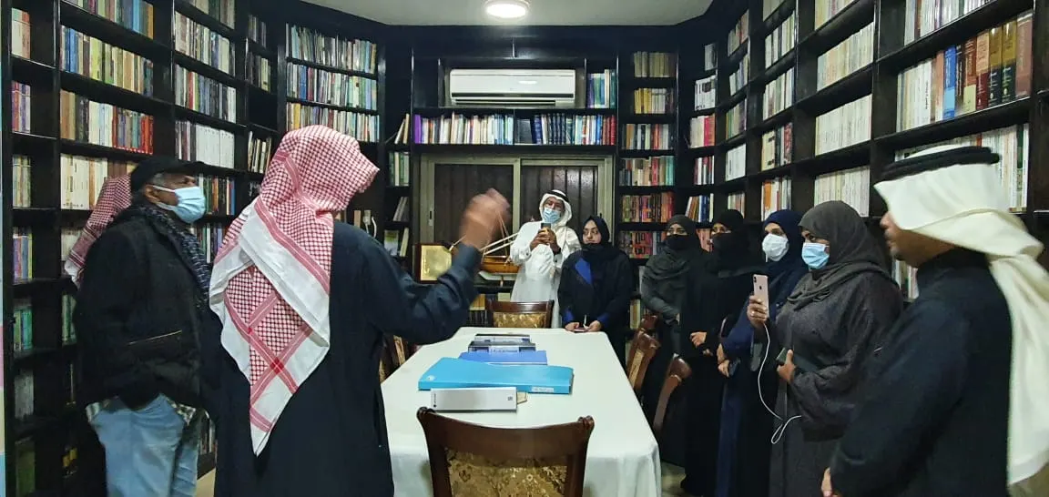 في أم الحمام.. كتب «جدل» وجرائدها تحتضن وفدًا من «ثقافة الدمام»