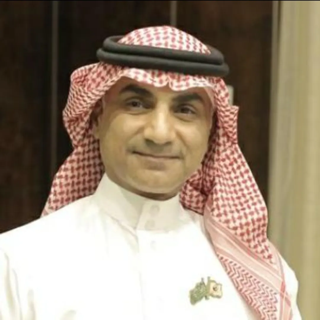تاروت - القطيف.. نظير مشاركته في برامج التوجيه والإرشاد.. صلاح آل مطر على منصة التكريم