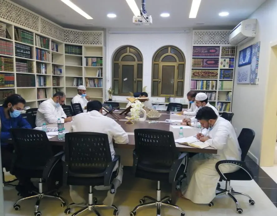 في أم الحمام.. «مركز القرآن الكريم» يحتضن 221 طالبًا خلال عام.. تعرف على أسماء الأوائل