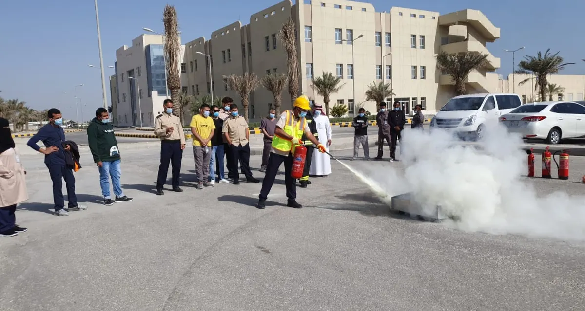 في القطيف.. تدريب منسوبي «مستشفى أمراض الدم» على إطفاء الحرائق.. صور