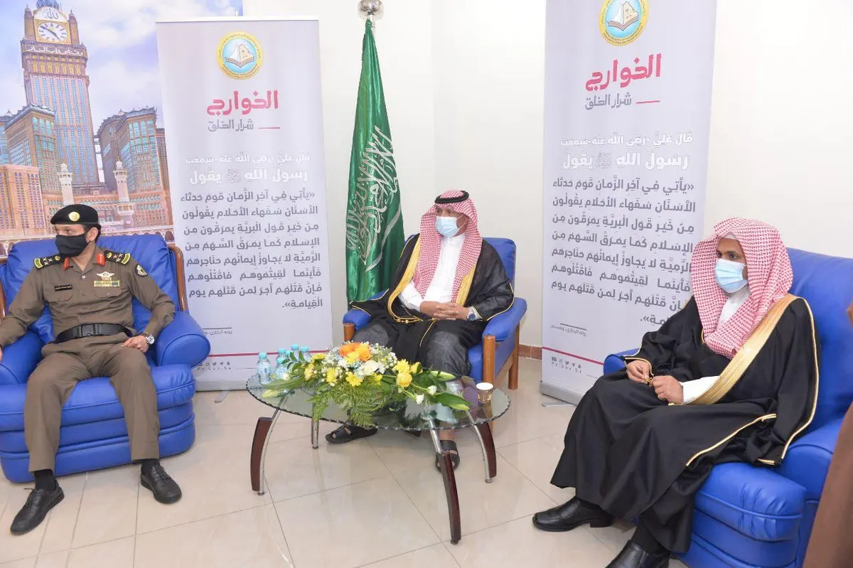 «الخوارج شرار الخلق».. حملة توعوية في القطيف.. والخالدي يطّلع على إنجازاتها