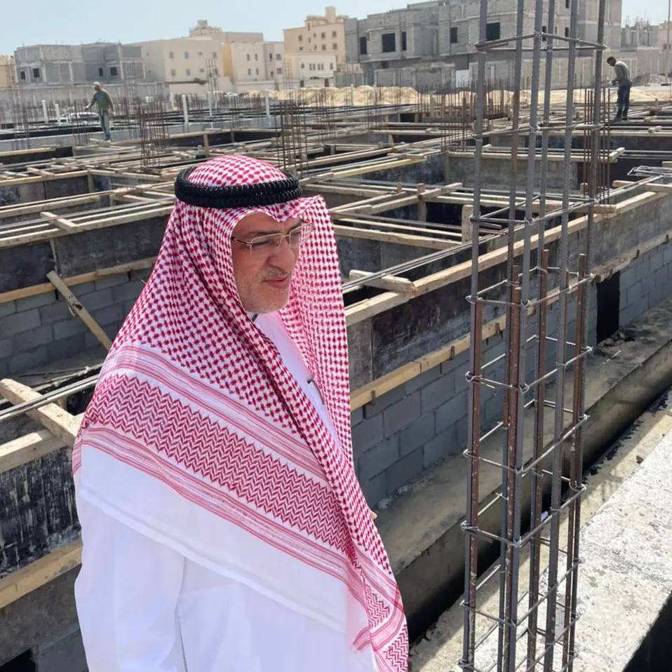 رئيس خيرية تاروت يقف على سير العمل لمشاريع الجمعية