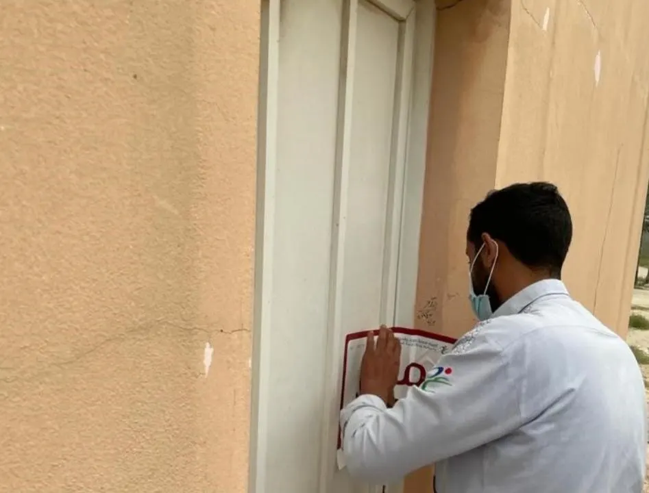 في القطيف والدمام.. ضبط 114 ألف منتج تجميلي وصحي مخزن في مزرعة وحي قديم وشقة سكنية