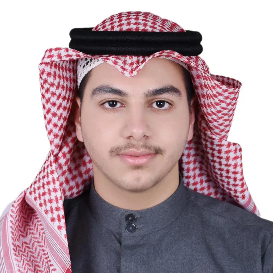 نظير تفوقه دراسيًا.. مكتب التعليم يكرم ماجد آل جواد