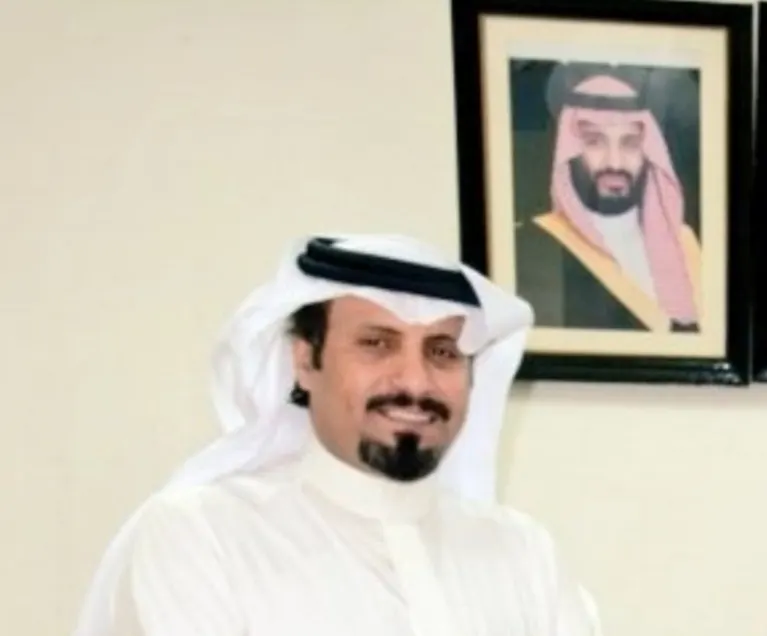 مدير تعليم القطيف يُكرّم قائد ابتدائية النابية ومدرسة تحفيظ القرآن الكريم