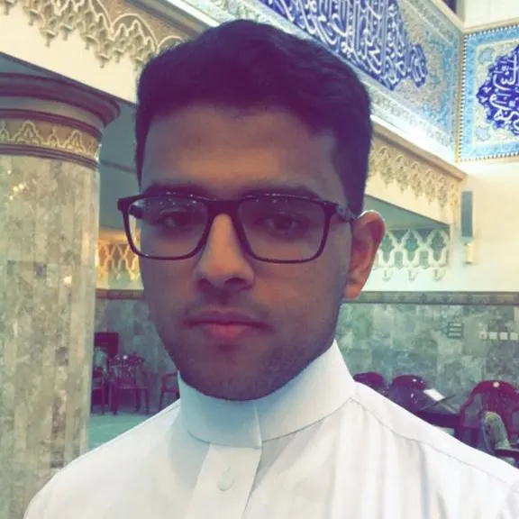 في الخويلدية.. نظير تفوقه.. الطالب حسن آل خلف على منصة التكريم