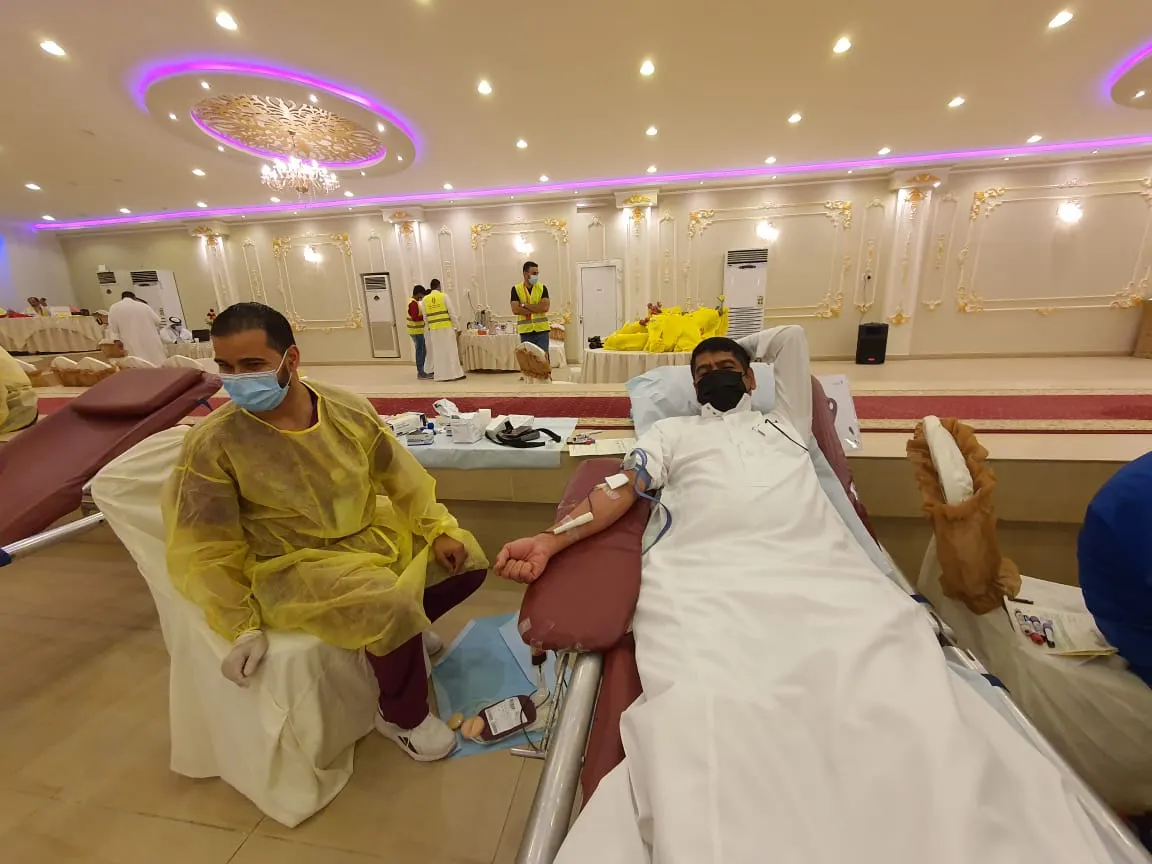 في حلة محيش.. «بجودك أحيا» تستقطب 81 متبرعًا بالدم في ليلتها الأولى