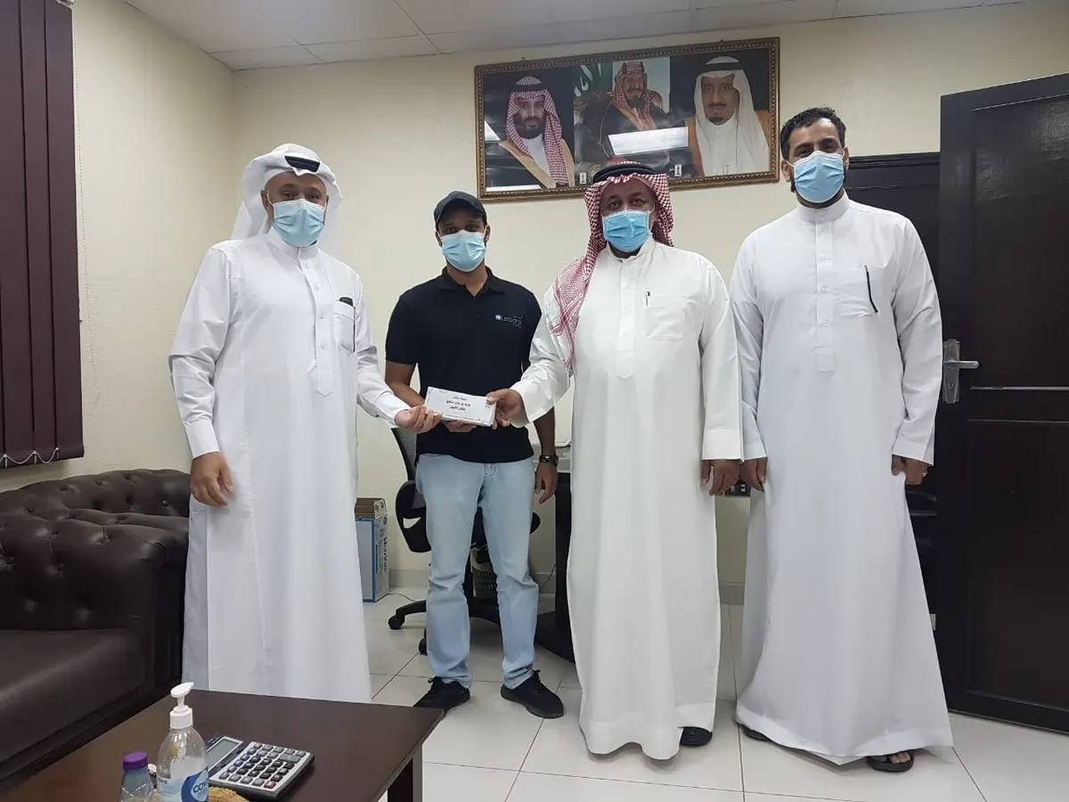 في سنابس.. «ليبارا» تتبرع بـ 300 شريحة اتصالات لدعم مستفيدي خيرية البر
