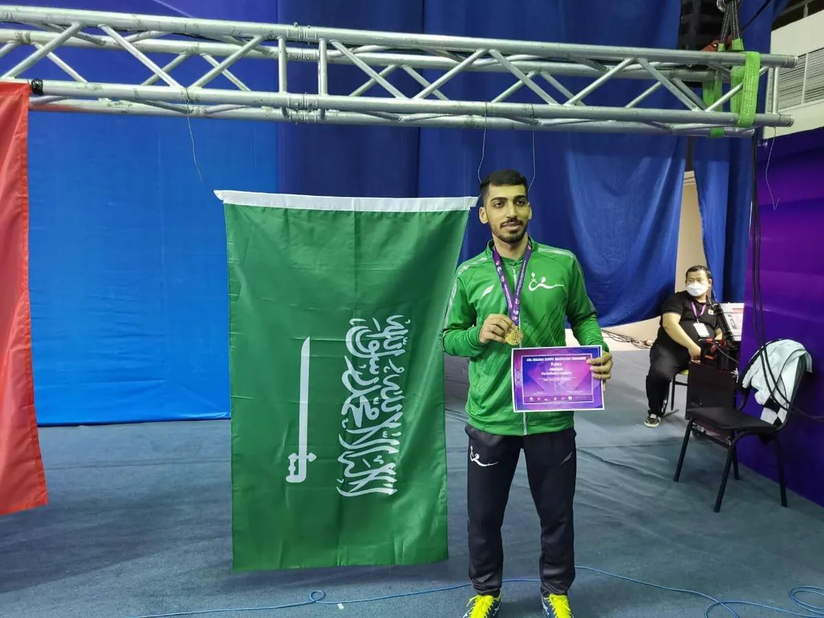 من تاروت.. لاعب الأخضر جواد الداوود يُحقق برونزية آسيوية في المبارزة