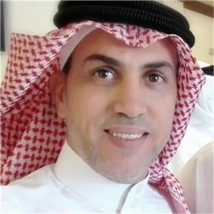 من جزيرة تاروت.. نظير جهوده في العام الدراسي.. طلاب وأولياء أمور يكرمون المعلم عبد الله البحار