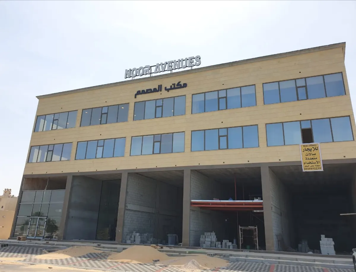 فرصة استثمارية ذهبية.. صالات مطلّة على واجهة القطيف البحرية للإيجار