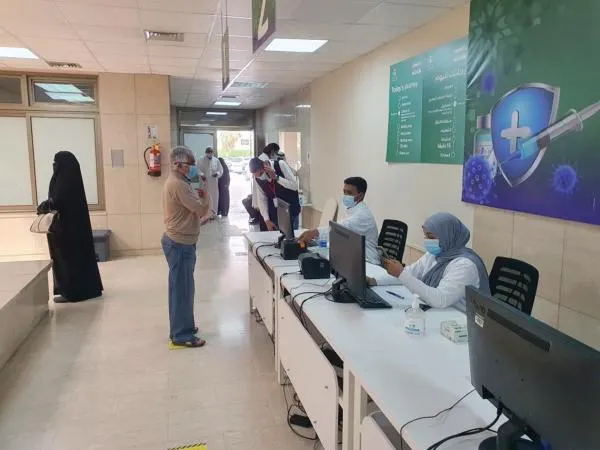في اليوم الأول.. 233 متطعمًا بالجرعة الثانية في «مركزي القطيف»