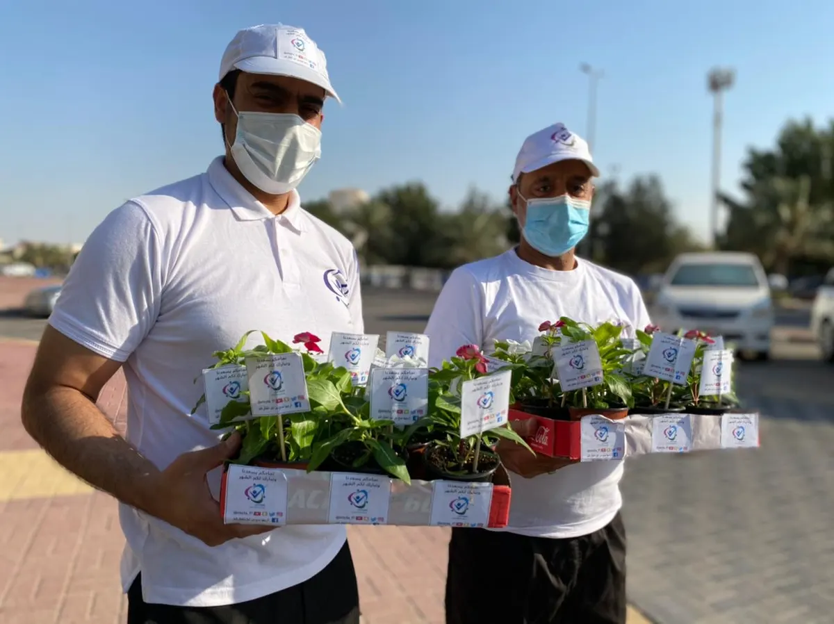 في صفوى.. «ارميها صح» تهنئ الطلاب وأسرهم والمعلمين بـ 300 وردة احتفاءً بانتهاء العام الدراسي
