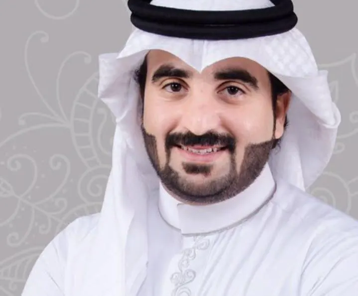 من سيهات.. «علي» ينير أسرتي «شاخور» و«المسكين»