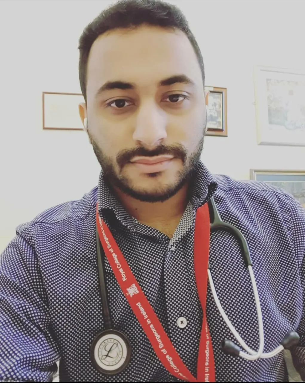 من سنابس.. الكلية الملكية بإيرلندا تمنح «علي الدرورة» البكالوريوس في الطب والجراحة العامة