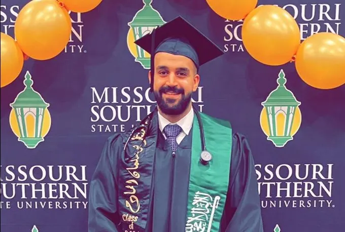 من القطيف.. مع مرتبة الشرف.. جامعة ميزوري تمنح «منتظر المادح» بكالوريوس الطب الطارئ