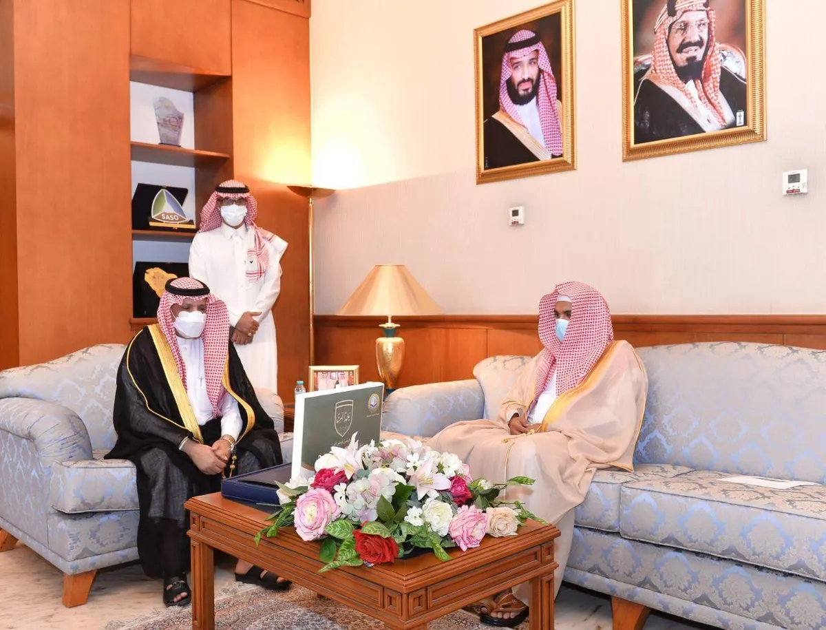 بعد أن دشنها أمير الشرقية.. محافظ القطيف المكلف يطّلع على فعاليات حملة «ربِّ اجعل هذا البلد آمناً»