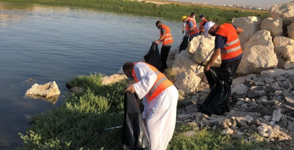 مستهدفة مياس وقلعة تاروت وسيهات وعنك وممشى صفوى والقديح.. البلدية تواصل حملة «شيل كيستك ونظّف ديرتك»