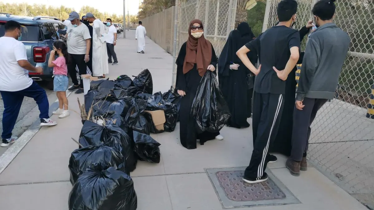 600 متطوع ومتطوعة يمسكون بيد بلدية القطيف لتنظيف مناطق المحافظة