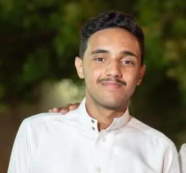 من القطيف.. نظير جهوده في إنجاح حملة القطيف لـ التبرع بالدم.. يوسف البندري على منصة التكريم