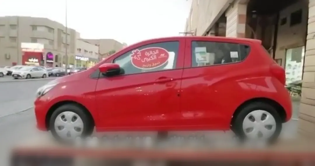 مقيم هندي يفوز بسيارة شيفروليه في سحوبات مهرجان شركة «أبناء حسن حسن الدهان وشركائهم»