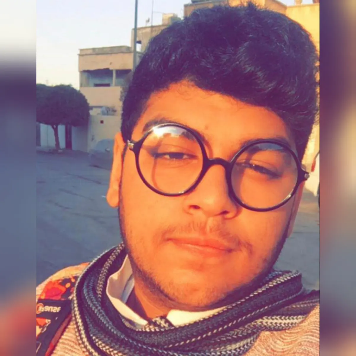من القطيف.. نظير جهوده في إنجاح حملة القطيف لـ التبرع بالدم.. مصطفى بزرون على منصة التكريم