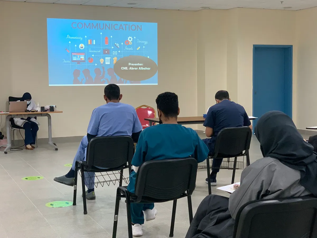 في القطيف.. 100 كادر يتعرفون على خطوات الرعاية التمريضية الآمنة بغطاء قانوني وأخلاقي
