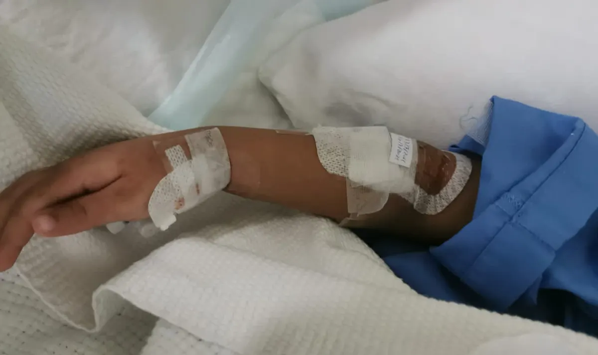 في الأوجام.. الفشل الكلوي ينتصر بمعركته مع الطفل جواد آل ناصر ويخضعه للغسيل.. ووالده: نحلم أن يعيش طفولته بلا ألم