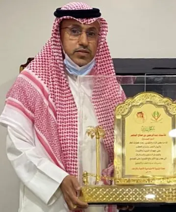 من الأوجام.. نظير جهوده في فترة الجائحة.. لجنة التنمية تكرم «عبد الرحمن الناصر»