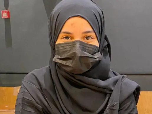 من جزيرة تاروت.. نظير جهودها في مركز اللقاحات.. مستشفى الأمير محمد بن فهد يكرّم «زهراء آل زرع»