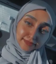 من سنابس.. نظير جهودها في مركز اللقاحات.. مستشفى الأمير محمد بن فهد يكرّم «سكينة الحبيب»
