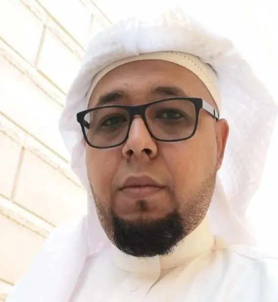 من القديح.. نظير جهوده في مركز اللقاحات.. مستشفى الأمير محمد بن فهد يكرّم «علوي السعيدي»