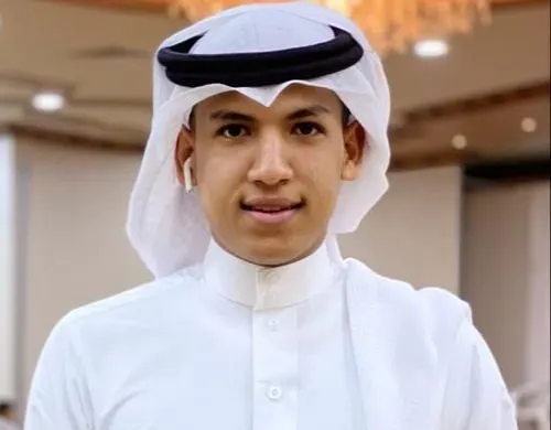 نظير جهوده في مركز اللقاحات.. مستشفى الأمير محمد بن فهد يكرّم «علي آل درويش»