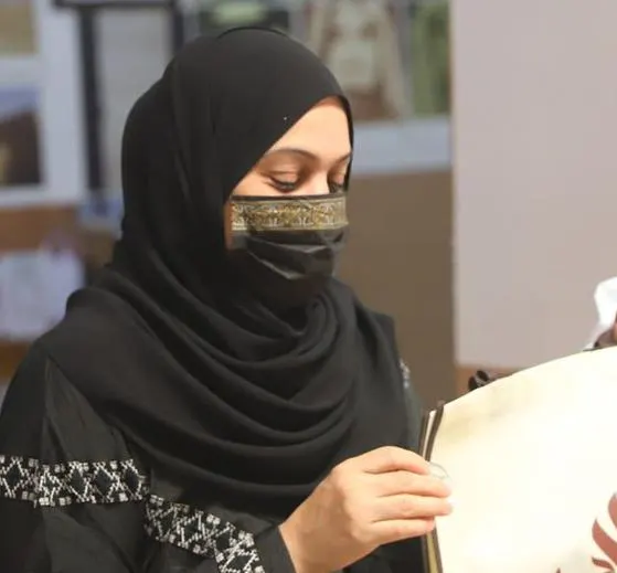 من تاروت.. نظير مشاركتها في فعاليات رسم لوحة المحبة والسلام بمحافظة شقراء.. دار التربية الاجتماعية تكرم «رجاء القديحي»