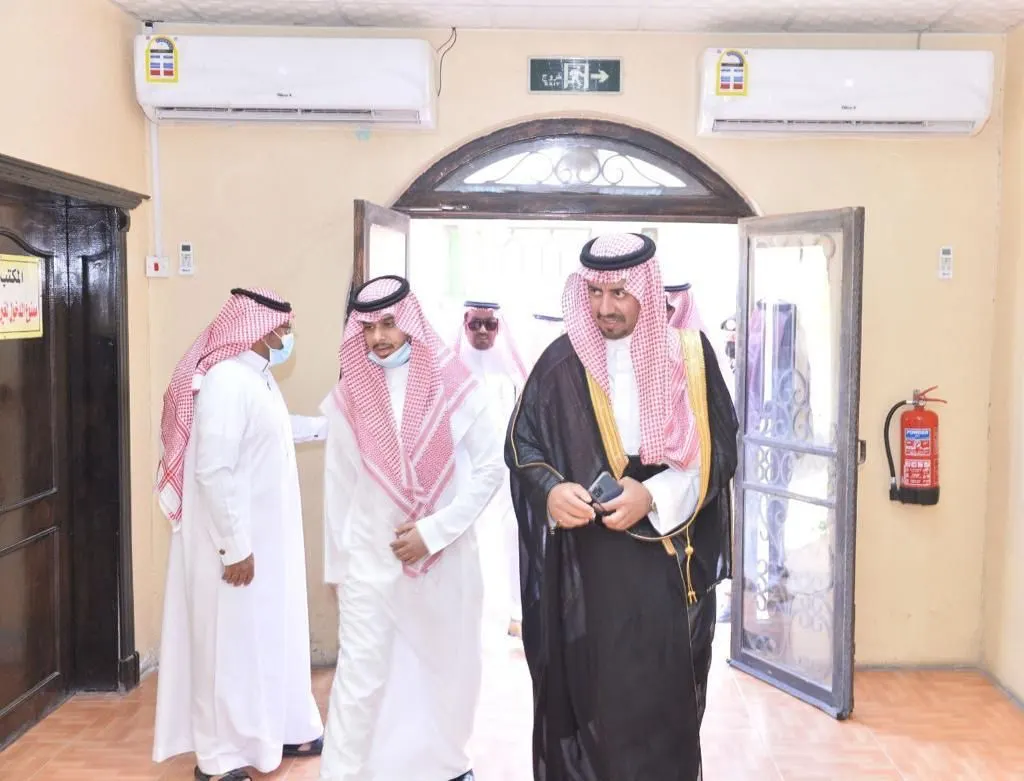 في زيارته لمراكز القطيف.. المحافظ الخريف: سخروا كافة الإمكانيات للارتقاء بالخدمات المقدمة للمواطنين
