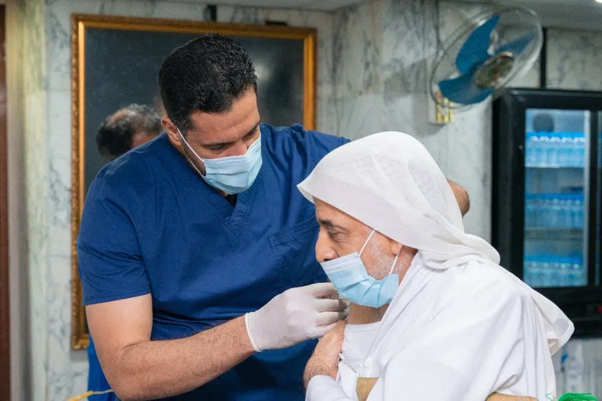 في سيهات.. جامع الإمام المهدي يحد من انتشار الإنفلونزا الموسمية بتحصين المصلين.. شاهد الصور