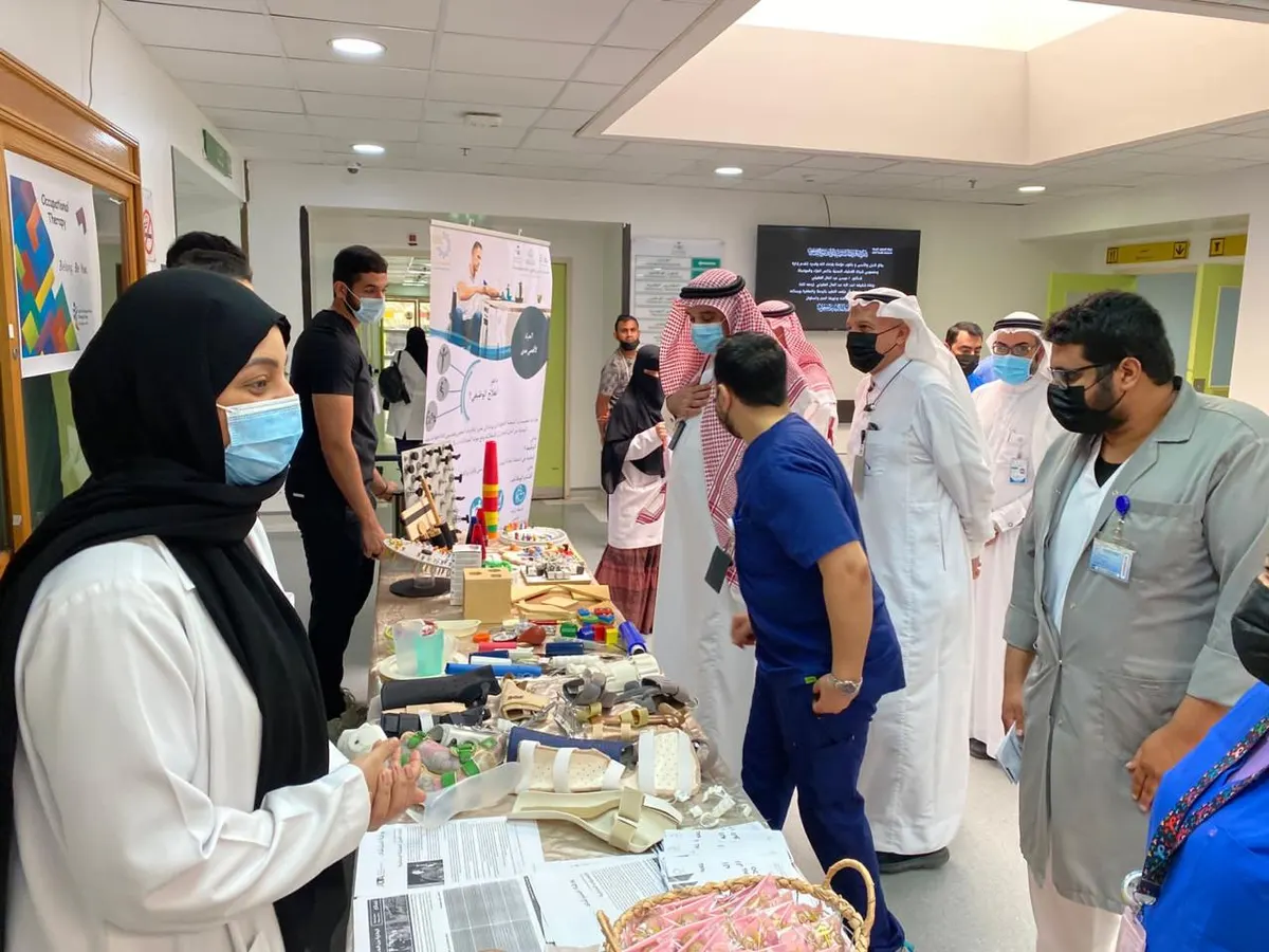 في مستشفى القطيف المركزي.. فعالية تجمع مرضى العلاج الوظيفي بالأدوات والأجهزة التي تُسهم في تحسن حالتهم