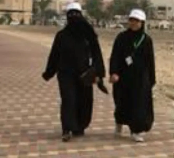 18 متسابقة قاسمن مشاركات مكة وجدة بـ 60 ألف خطوة في أسبوع.. «عشتار» تاروت يتحدى سرطان الثدي بالمشي الفردي