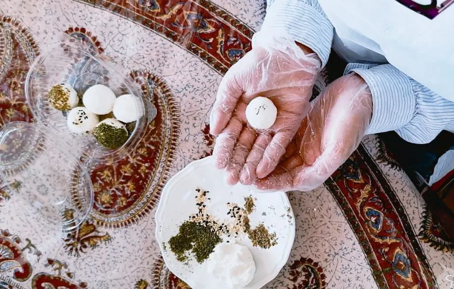 خيرية القطيف تكسو عطلة نهاية الأسبوع بالمتعة لـ 20 مستفيدًا.. اصطحبتهم برحلة للتعرف على صناعة الأجبان
